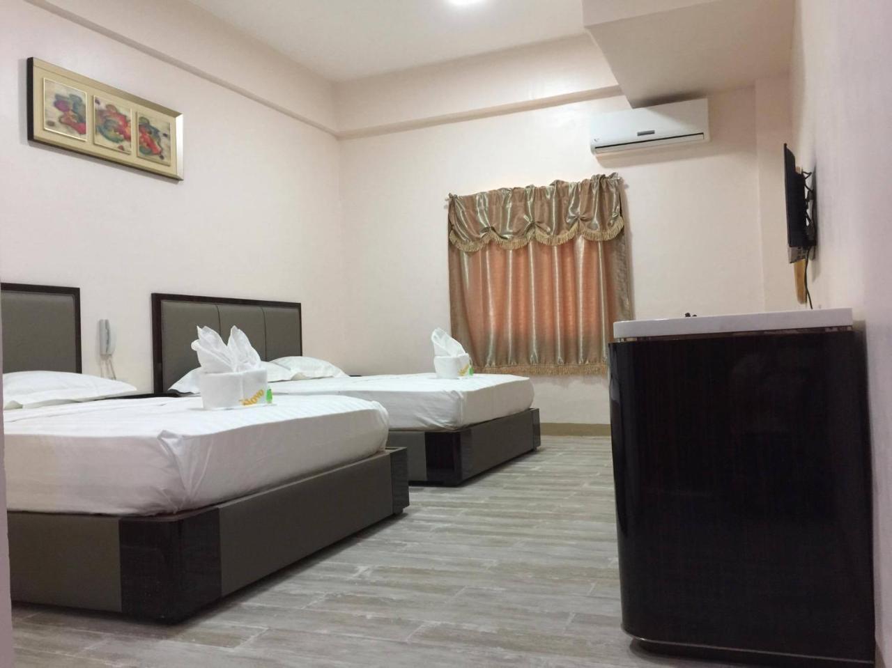 Meaco Royal Hotel - Lipa Lipa City Kültér fotó