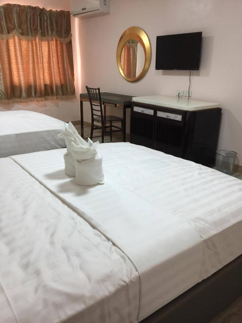 Meaco Royal Hotel - Lipa Lipa City Kültér fotó